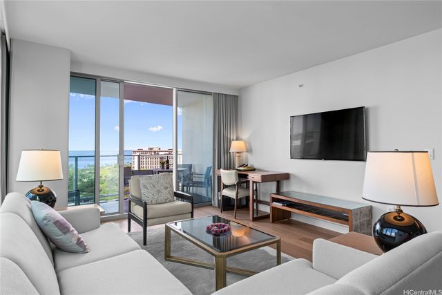 383 Kalaimoku Street 1916, Honolulu, HI 96815