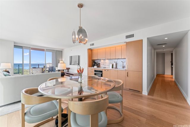 383 Kalaimoku Street 1916, Honolulu, HI 96815