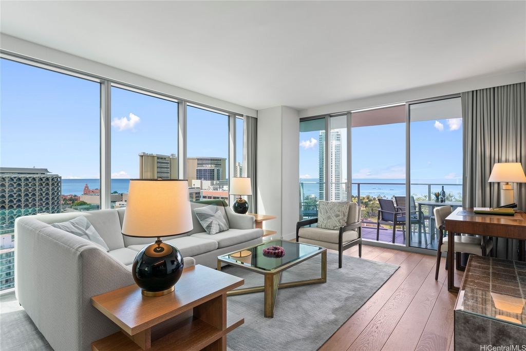 383 Kalaimoku Street 1916, Honolulu, HI 96815