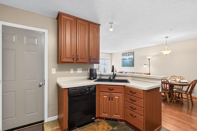 2210 Ranchview Lane N 127, Plymouth, MN 55447