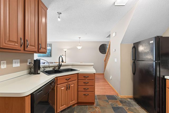 2210 Ranchview Lane N 127, Plymouth, MN 55447
