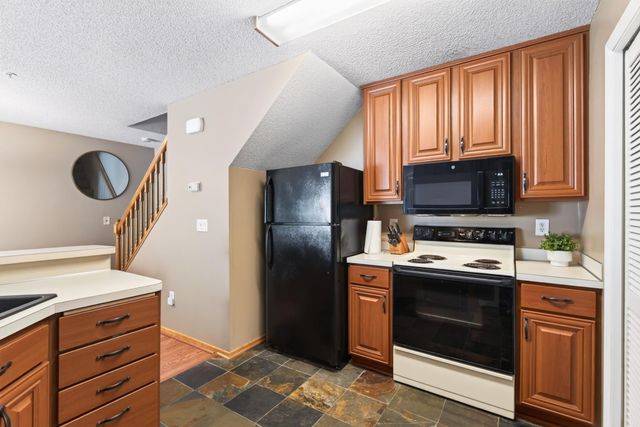 2210 Ranchview Lane N 127, Plymouth, MN 55447
