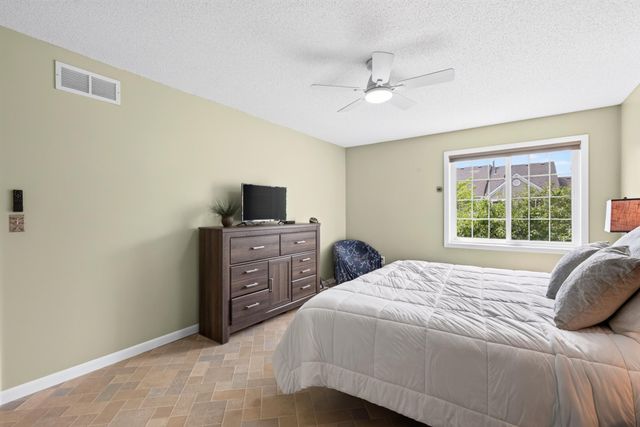 2210 Ranchview Lane N 127, Plymouth, MN 55447