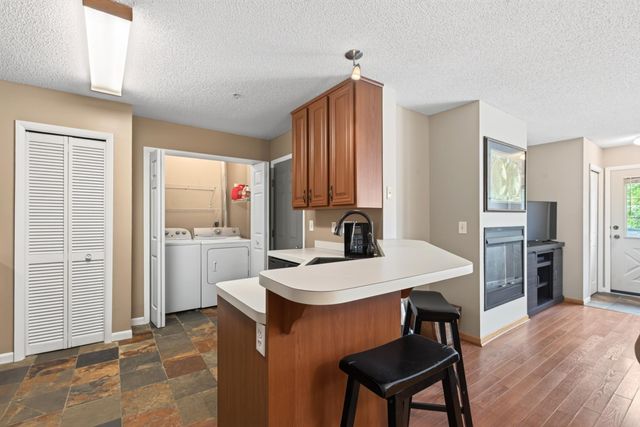 2210 Ranchview Lane N 127, Plymouth, MN 55447