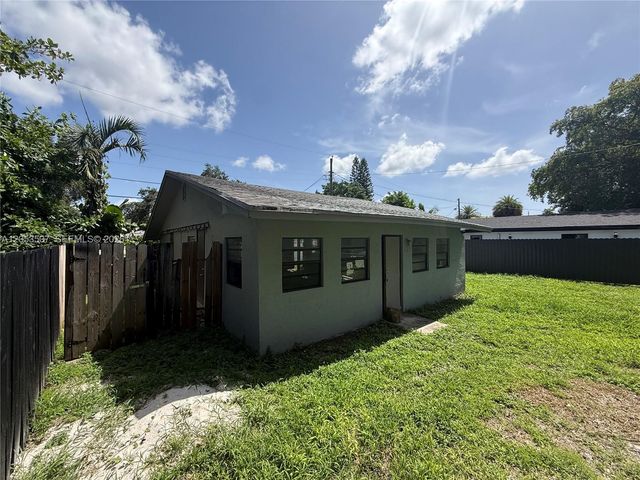 6123 Call St, Hollywood, FL 33024