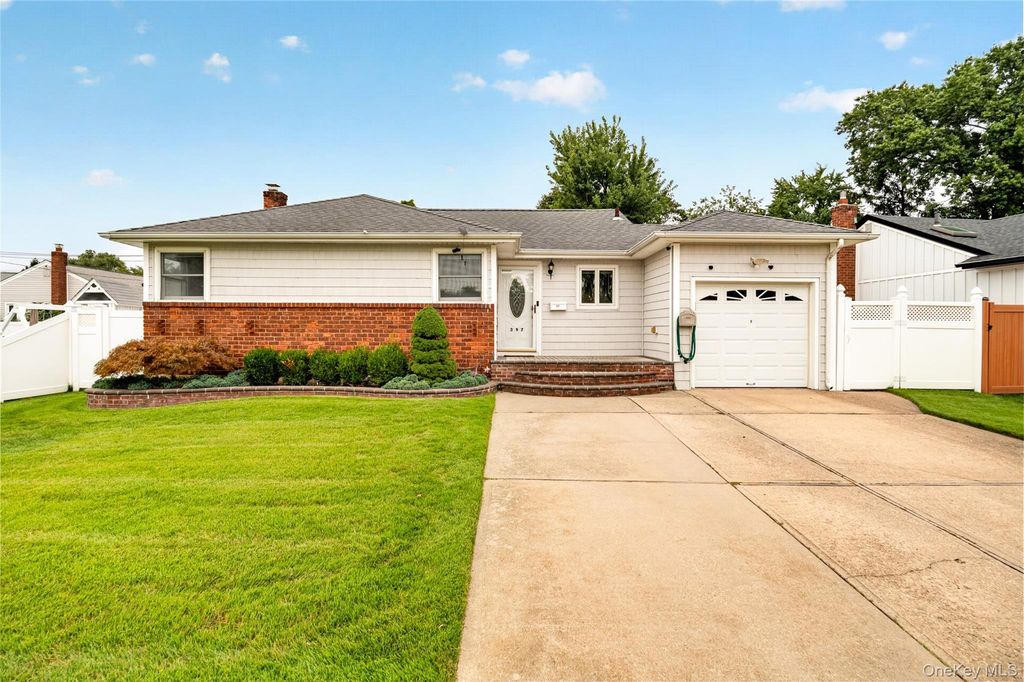 397 Briarwood Road, Massapequa, NY 11758 — exterior