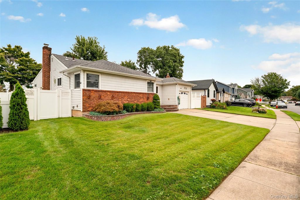 397 Briarwood Road, Massapequa, NY 11758 — photo 2