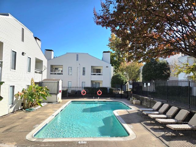 7431 Holly Hill Drive 202, Dallas, TX 75231