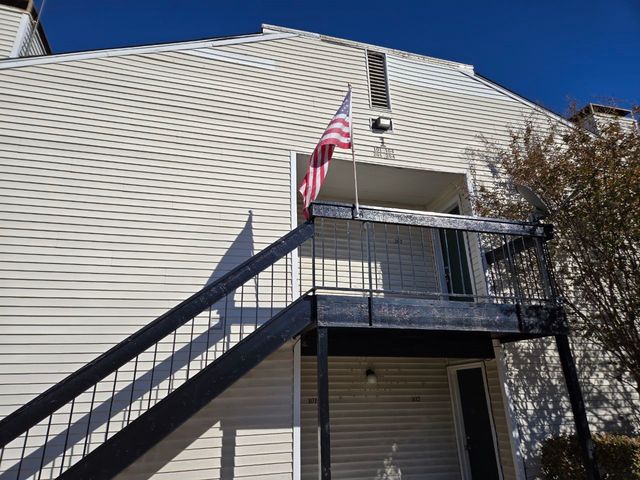 7431 Holly Hill Drive 202, Dallas, TX 75231