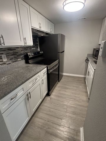 7431 Holly Hill Drive 202, Dallas, TX 75231