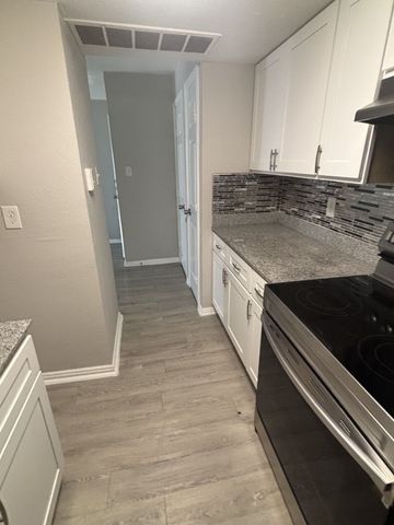 7431 Holly Hill Drive 202, Dallas, TX 75231