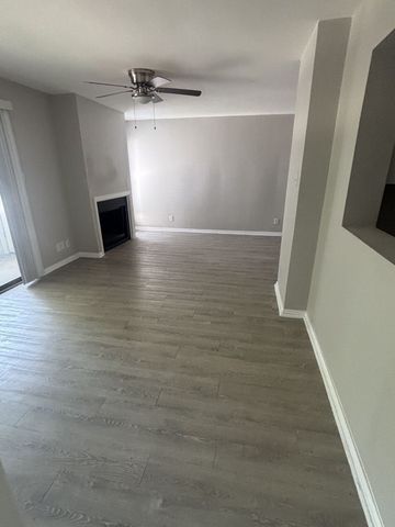 7431 Holly Hill Drive 202, Dallas, TX 75231