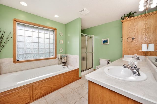 5764 NW 3rd Court, Des Moines, IA 50313