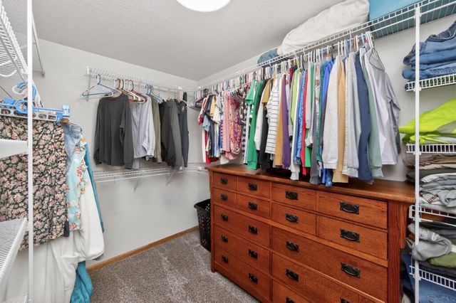 5764 NW 3rd Court, Des Moines, IA 50313