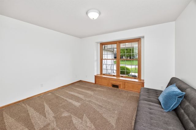 5764 NW 3rd Court, Des Moines, IA 50313
