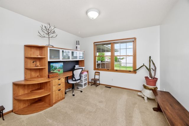 5764 NW 3rd Court, Des Moines, IA 50313
