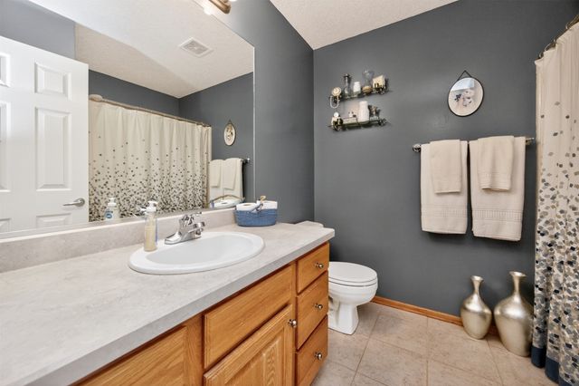 5764 NW 3rd Court, Des Moines, IA 50313