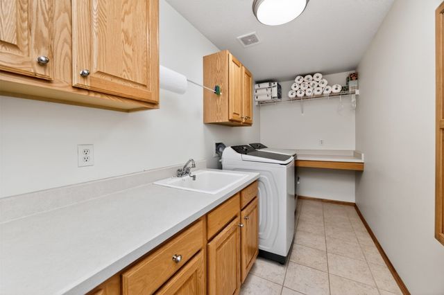 5764 NW 3rd Court, Des Moines, IA 50313