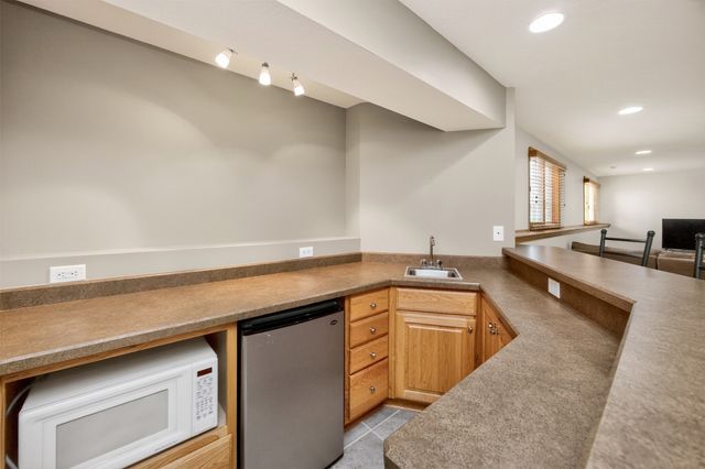 5764 NW 3rd Court, Des Moines, IA 50313
