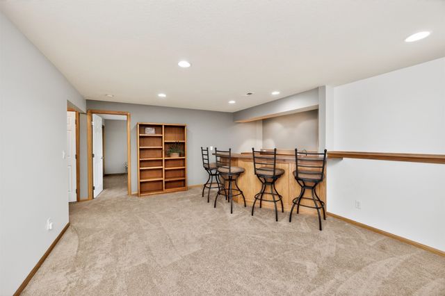 5764 NW 3rd Court, Des Moines, IA 50313