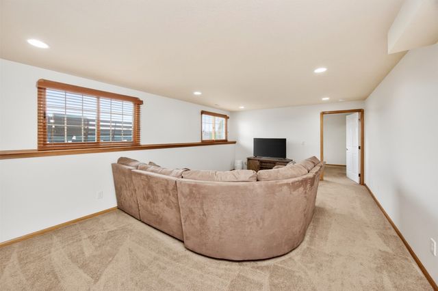 5764 NW 3rd Court, Des Moines, IA 50313