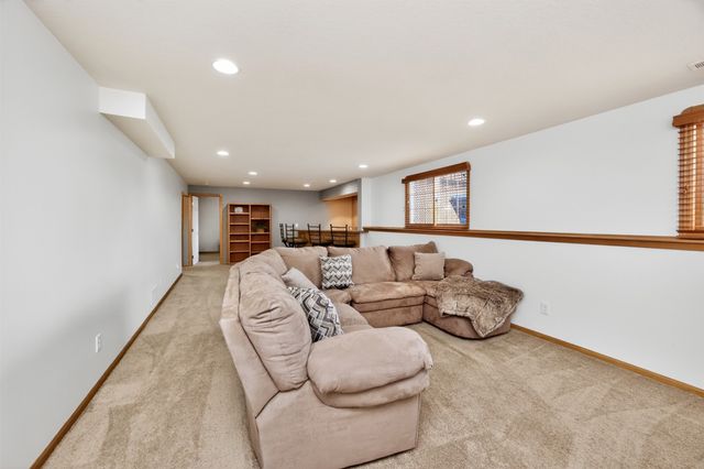 5764 NW 3rd Court, Des Moines, IA 50313