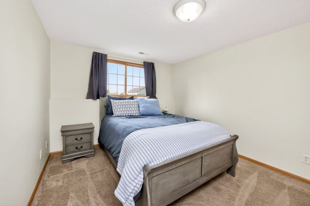 5764 NW 3rd Court, Des Moines, IA 50313