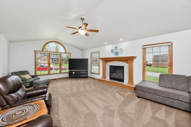 5764 NW 3rd Court, Des Moines, IA 50313