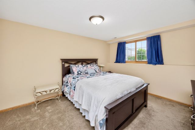 5764 NW 3rd Court, Des Moines, IA 50313