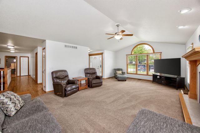 5764 NW 3rd Court, Des Moines, IA 50313