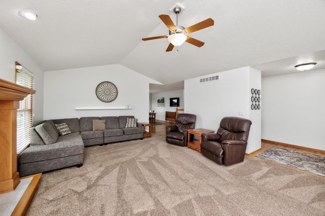 5764 NW 3rd Court, Des Moines, IA 50313