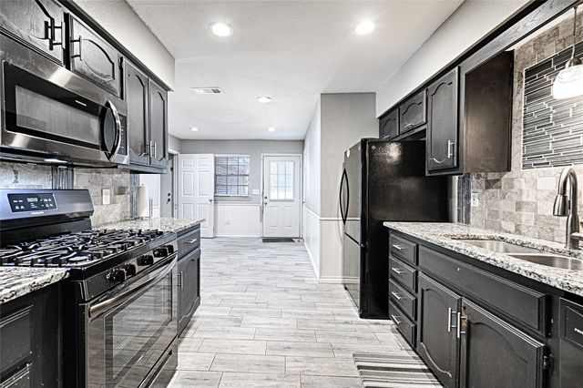 1223 Sequoia Drive, Desoto, TX 75115