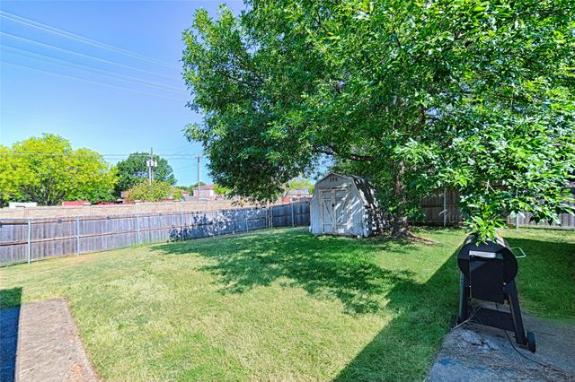 1223 Sequoia Drive, Desoto, TX 75115