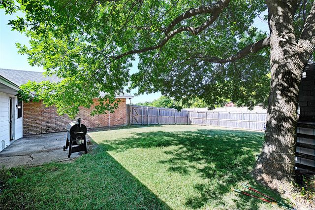 1223 Sequoia Drive, Desoto, TX 75115