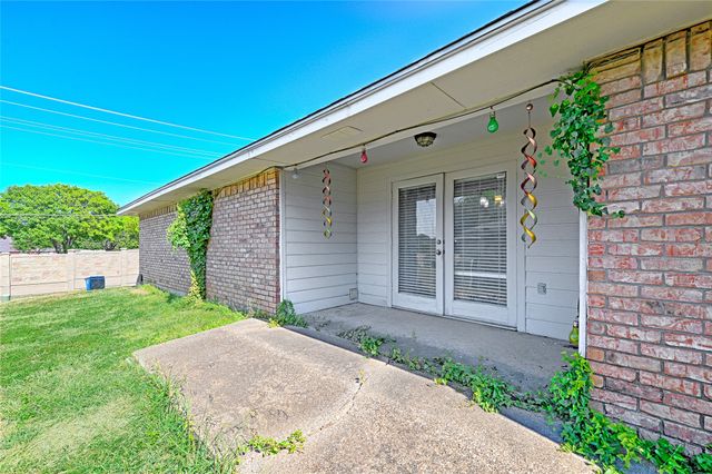 1223 Sequoia Drive, Desoto, TX 75115