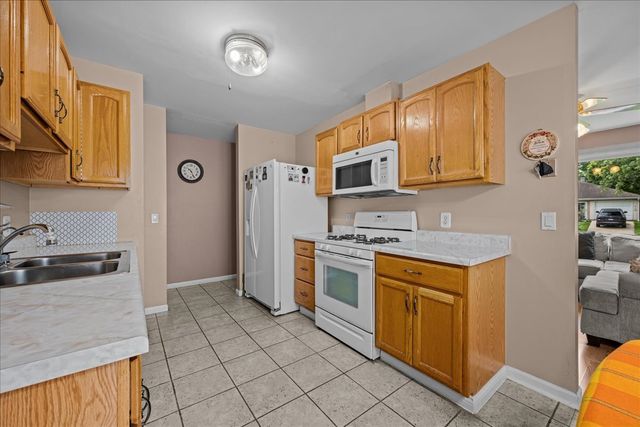 120 Braeburn Road, Montgomery, IL 60538