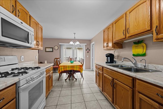 120 Braeburn Road, Montgomery, IL 60538