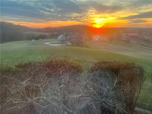 148 Stonegate Dr, Gilpin Twp, PA 15656