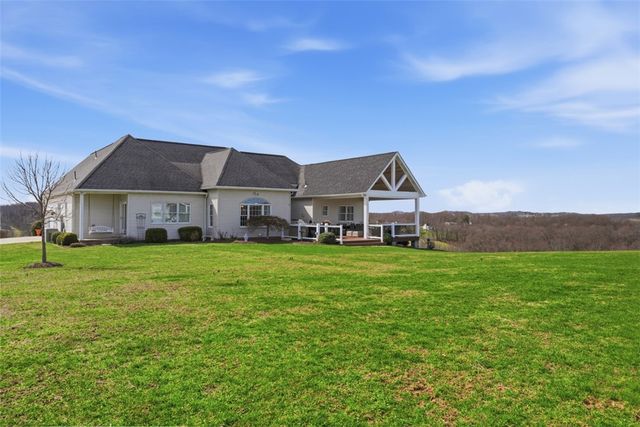 148 Stonegate Dr, Gilpin Twp, PA 15656