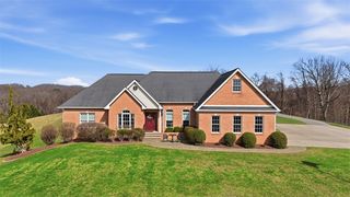 148 Stonegate Dr, Gilpin Twp, PA 15656