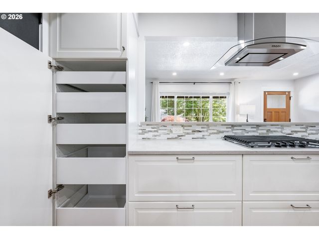 19065 Nw ASTORIA Dr, Portland, OR 97229