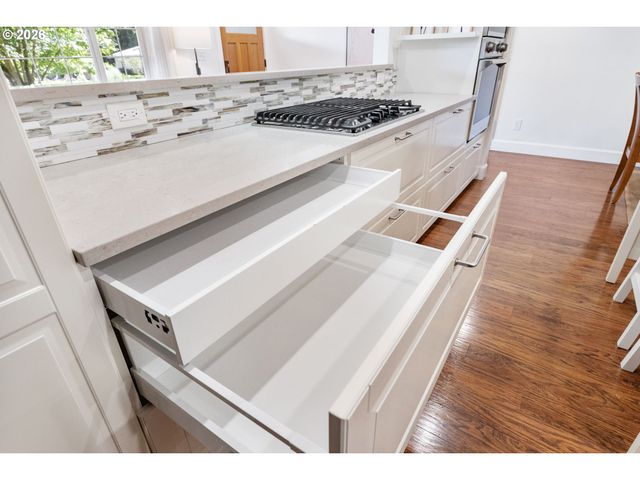 19065 Nw ASTORIA Dr, Portland, OR 97229