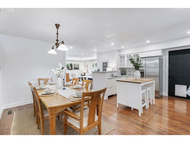 19065 Nw ASTORIA Dr, Portland, OR 97229