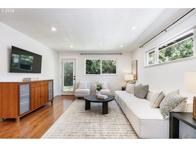 19065 Nw ASTORIA Dr, Portland, OR 97229