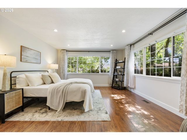 19065 Nw ASTORIA Dr, Portland, OR 97229