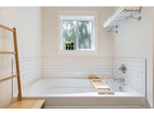 19065 Nw ASTORIA Dr, Portland, OR 97229
