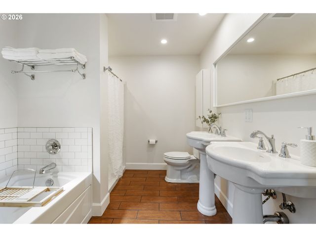 19065 Nw ASTORIA Dr, Portland, OR 97229