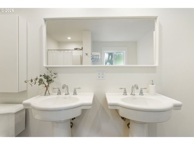 19065 Nw ASTORIA Dr, Portland, OR 97229