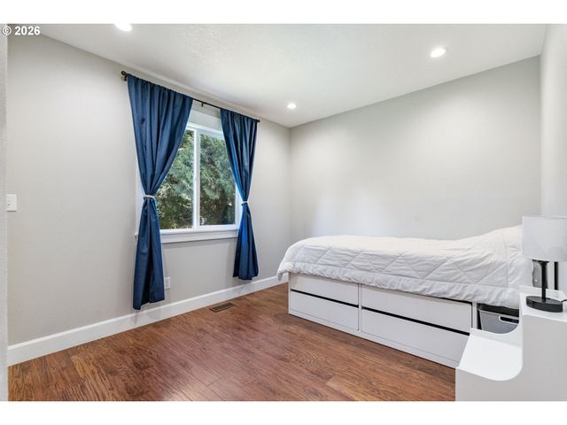 19065 Nw ASTORIA Dr, Portland, OR 97229