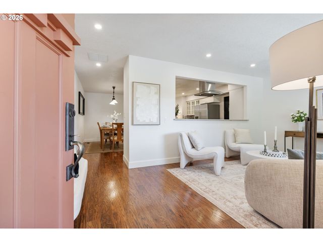 19065 Nw ASTORIA Dr, Portland, OR 97229